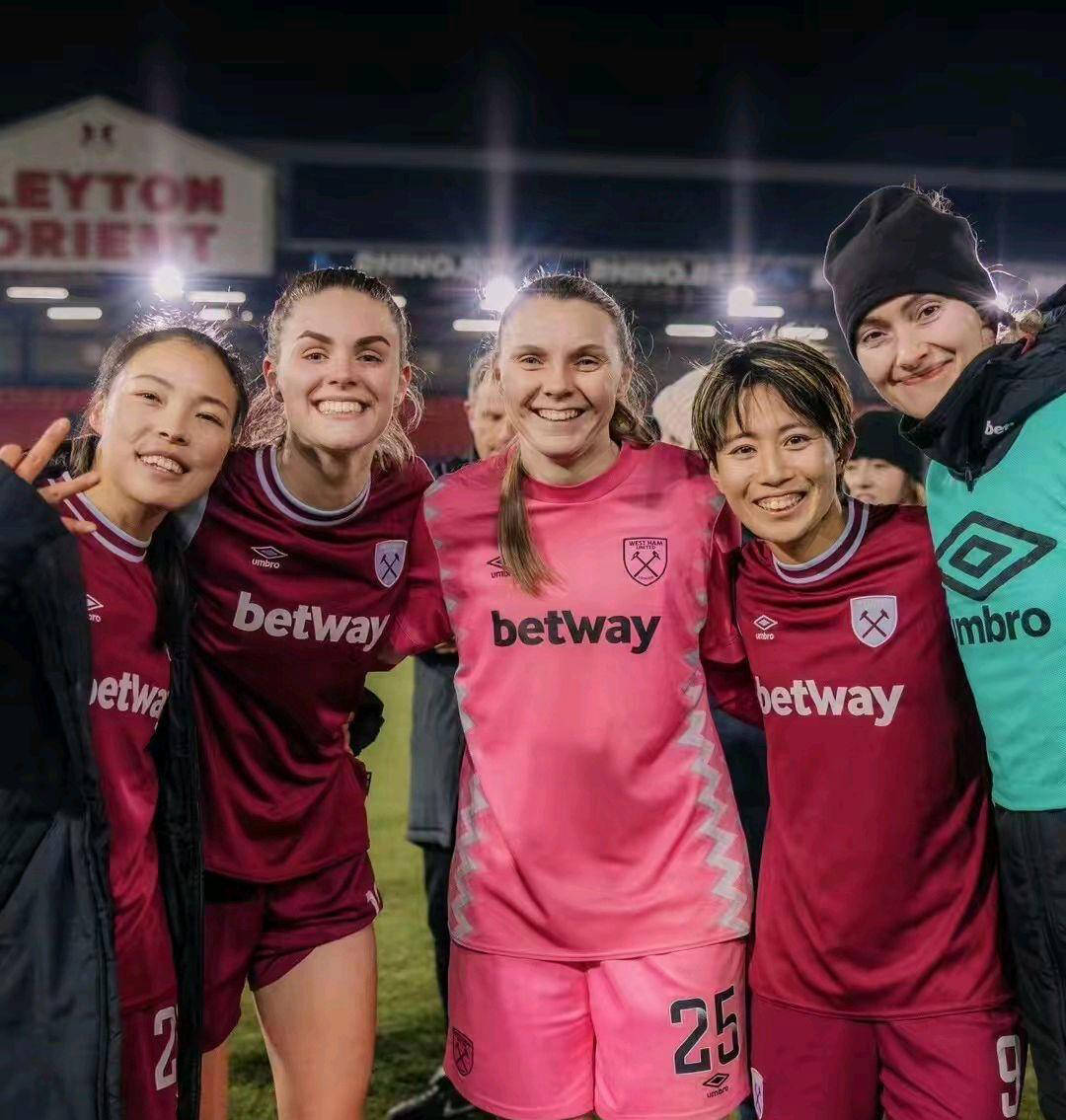 身姿优美:女足选手展现运动魅力的简单介绍 身姿优美:女足选手展现运动魅力的简单介绍