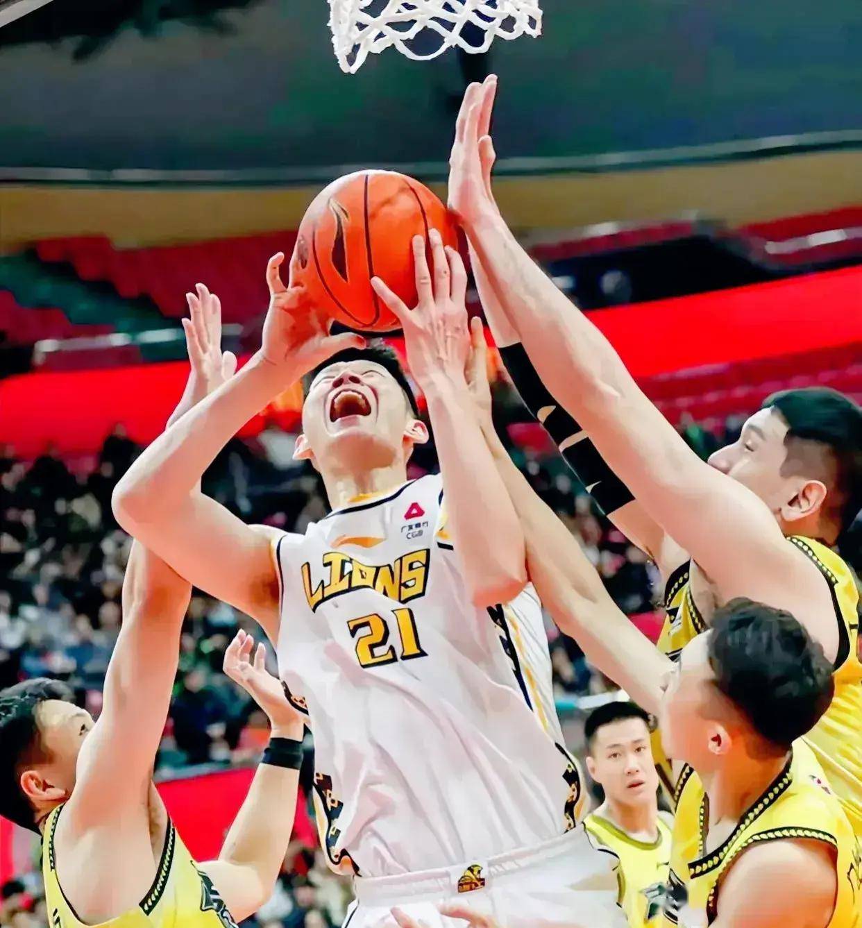 CBA球队引进外援助力冲冠,备战新赛季 CBA球队引进外援助力冲冠,备战新赛季