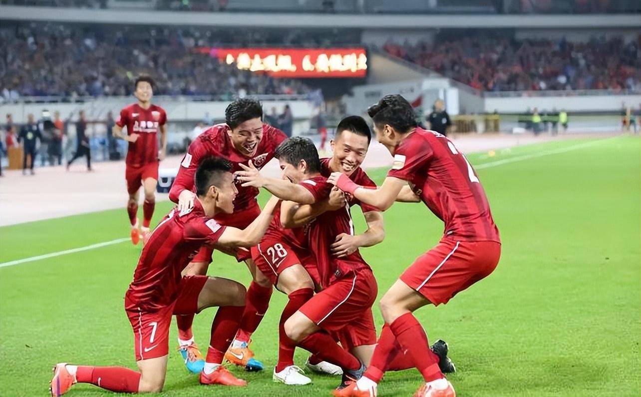 关于上海上港团结拼搏，夺冠梦想接近实现的信息