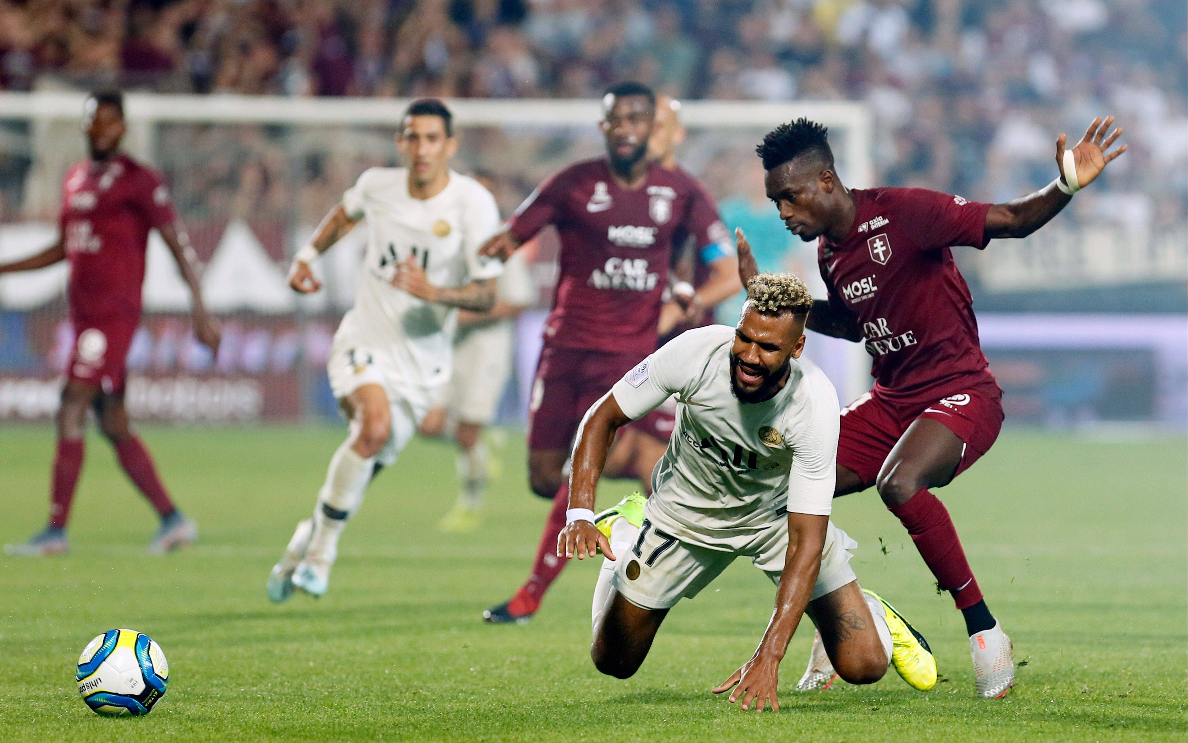 紧张刺激的足球对决呈现火爆局面 紧张刺激的足球对决呈现火爆局面