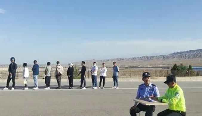 里昂后防稳固,攻守兼顾赢得赞誉的简单介绍 里昂后防稳固,攻守兼顾赢得赞誉的简单介绍