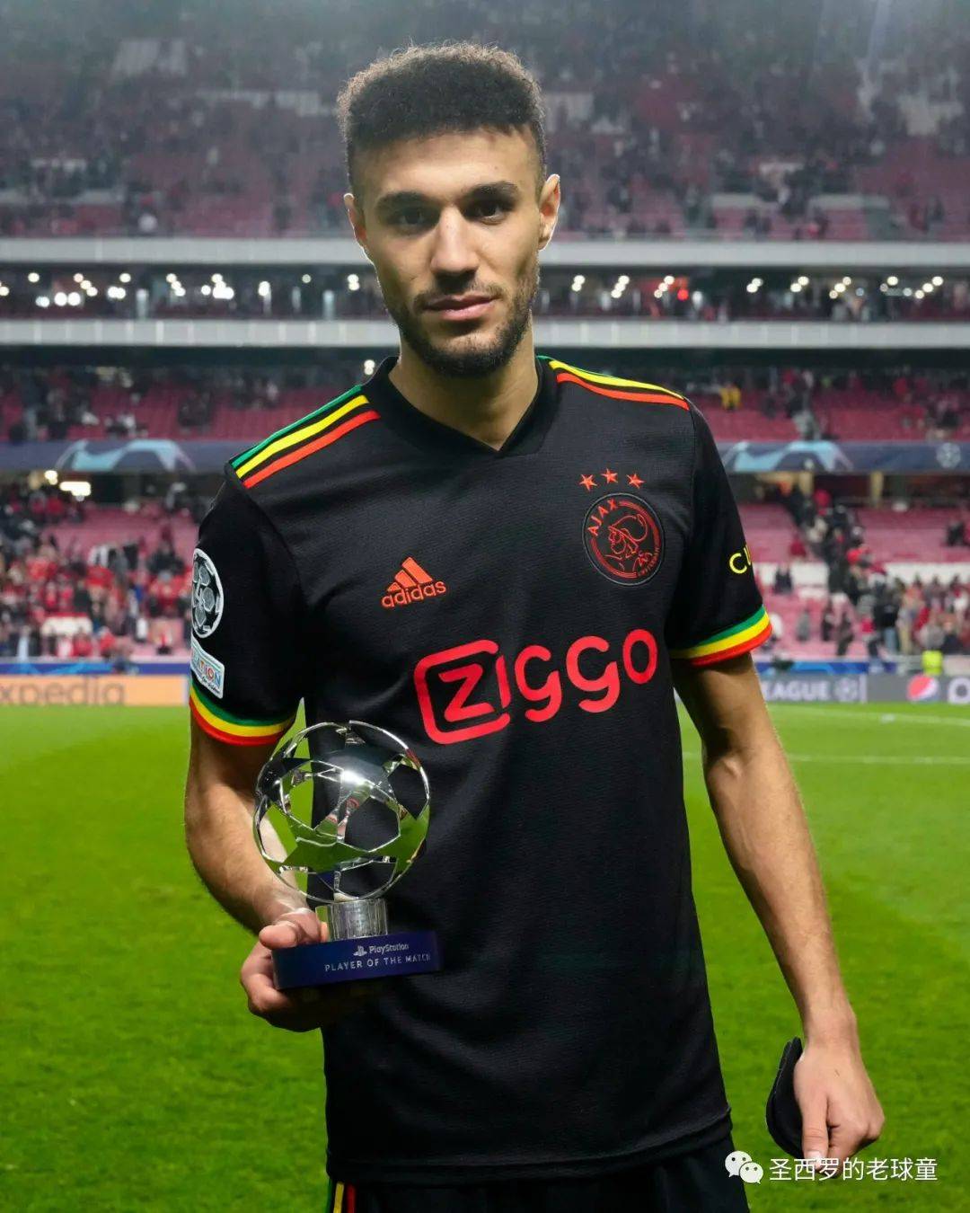 阿贾克斯后防线稳固,保持不败战绩 阿贾克斯后防线稳固,保持不败战绩