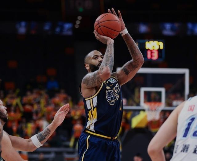 广东队主场精彩逆转山东队，取得胜利