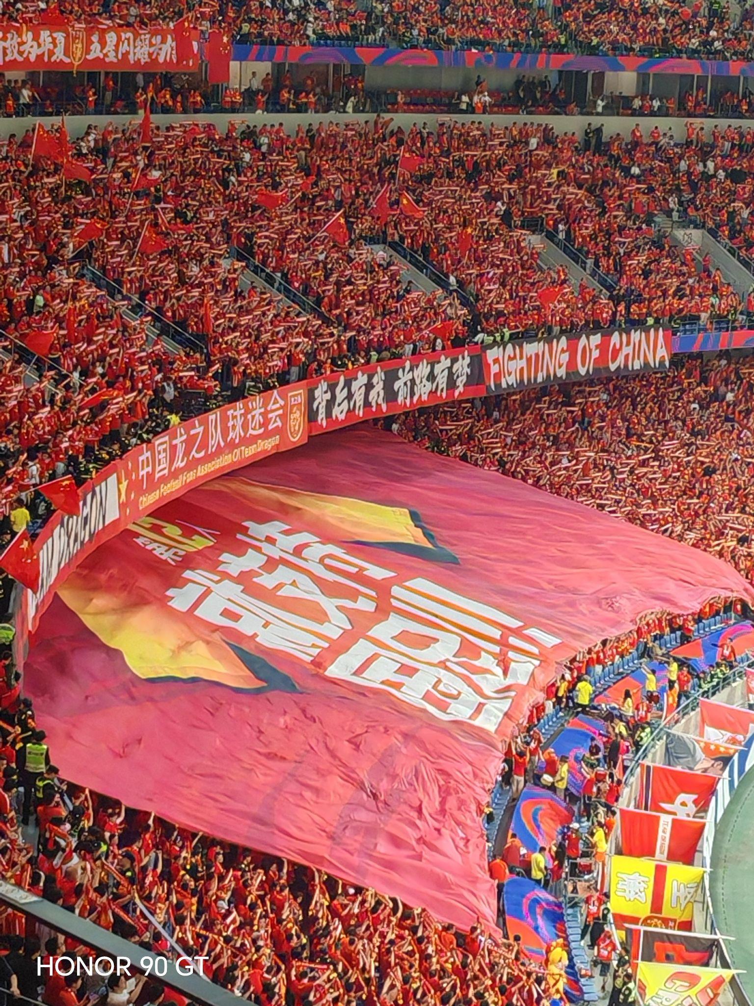 世界杯预选：中国队斩获压倒性胜利，晋级无忧