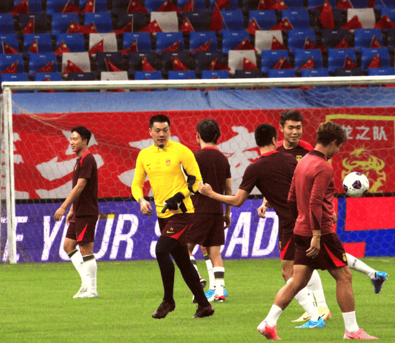 幻影队防守稳固,善守为攻打下基础 幻影队防守稳固,善守为攻打下基础