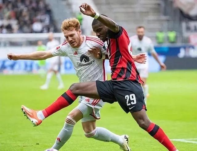 法兰克福球员恢复训练,尽力准备下一场较量 法兰克福球员恢复训练,尽力准备下一场较量