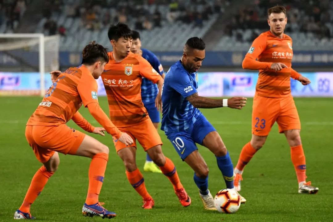 山东鲁能战平江苏苏宁,保持不败 山东鲁能战平江苏苏宁,保持不败