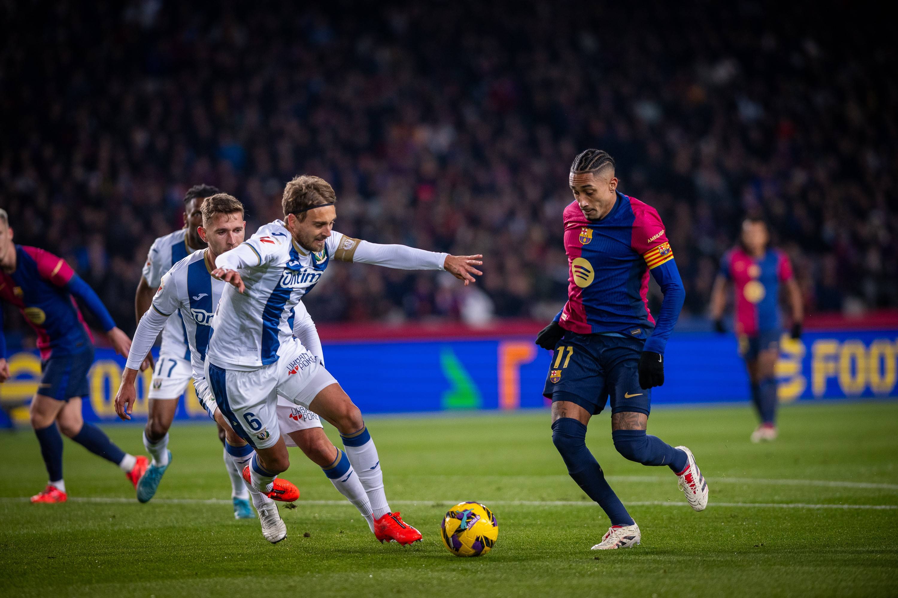 足球顶级对决再现,球场上的精彩犹如烟火 足球顶级对决再现,球场上的精彩犹如烟火