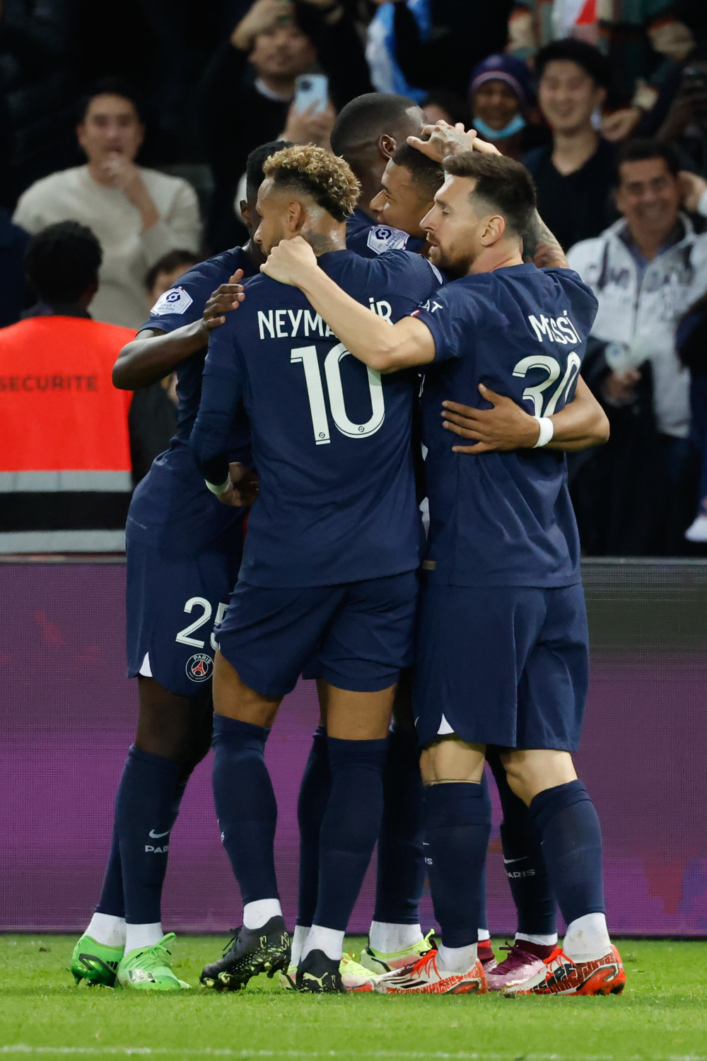 巴黎圣日耳曼队在比赛中展现出过人实力 巴黎圣日耳曼队在比赛中展现出过人实力