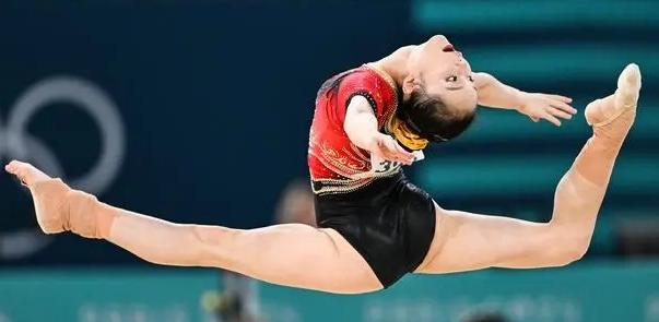 体操高手风采绝伦,优雅舞动才华展现 体操高手风采绝伦,优雅舞动才华展现