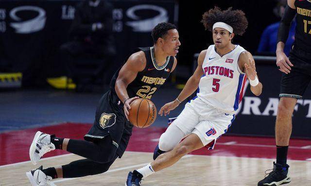 雄鹿队联手逆转灰熊队,晋级下一轮 雄鹿队联手逆转灰熊队,晋级下一轮