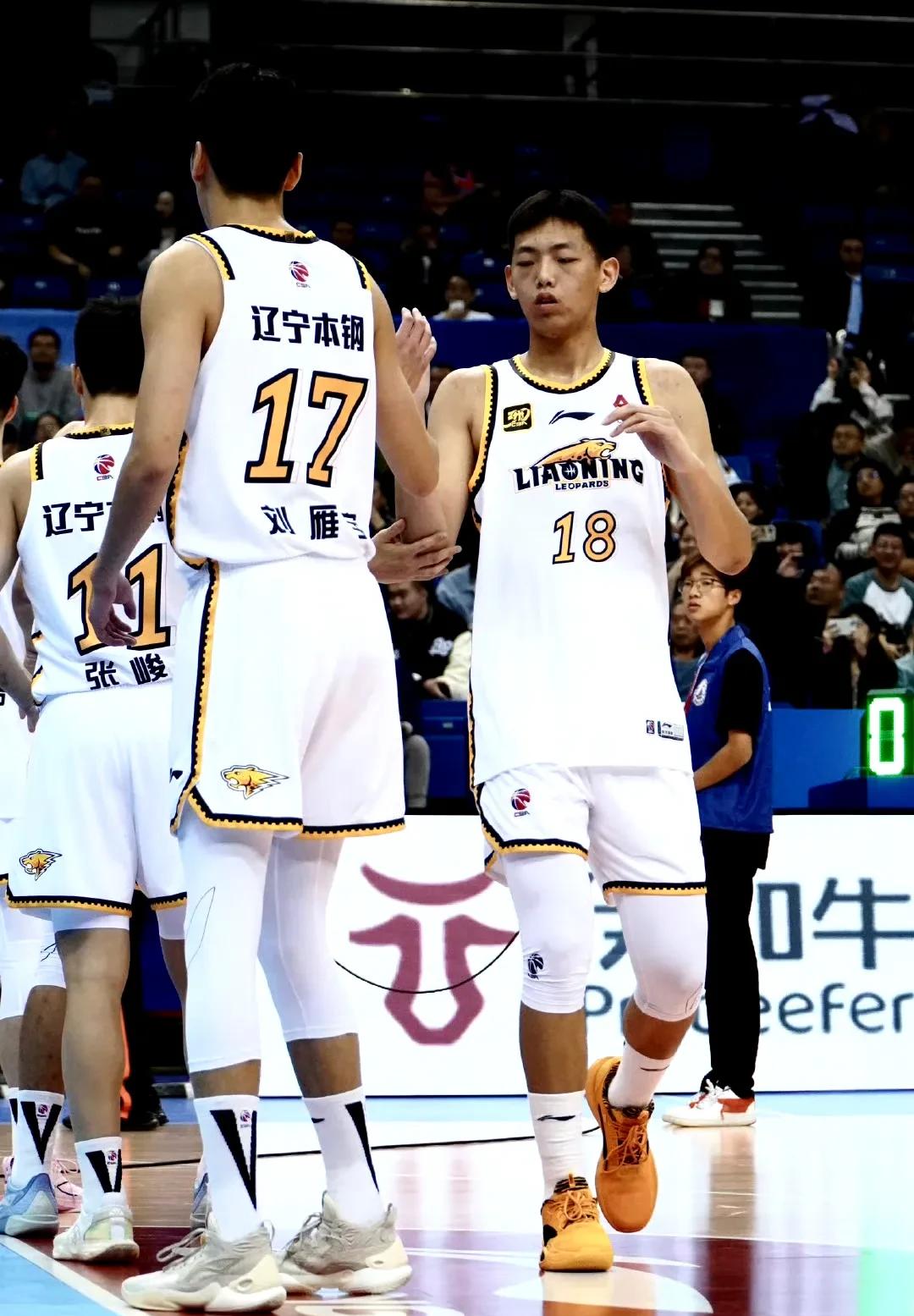 江苏男篮在辽宁战胜对手,守住领先地位 江苏男篮在辽宁战胜对手,守住领先地位